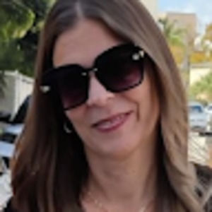 Meet your Posher, Yaima